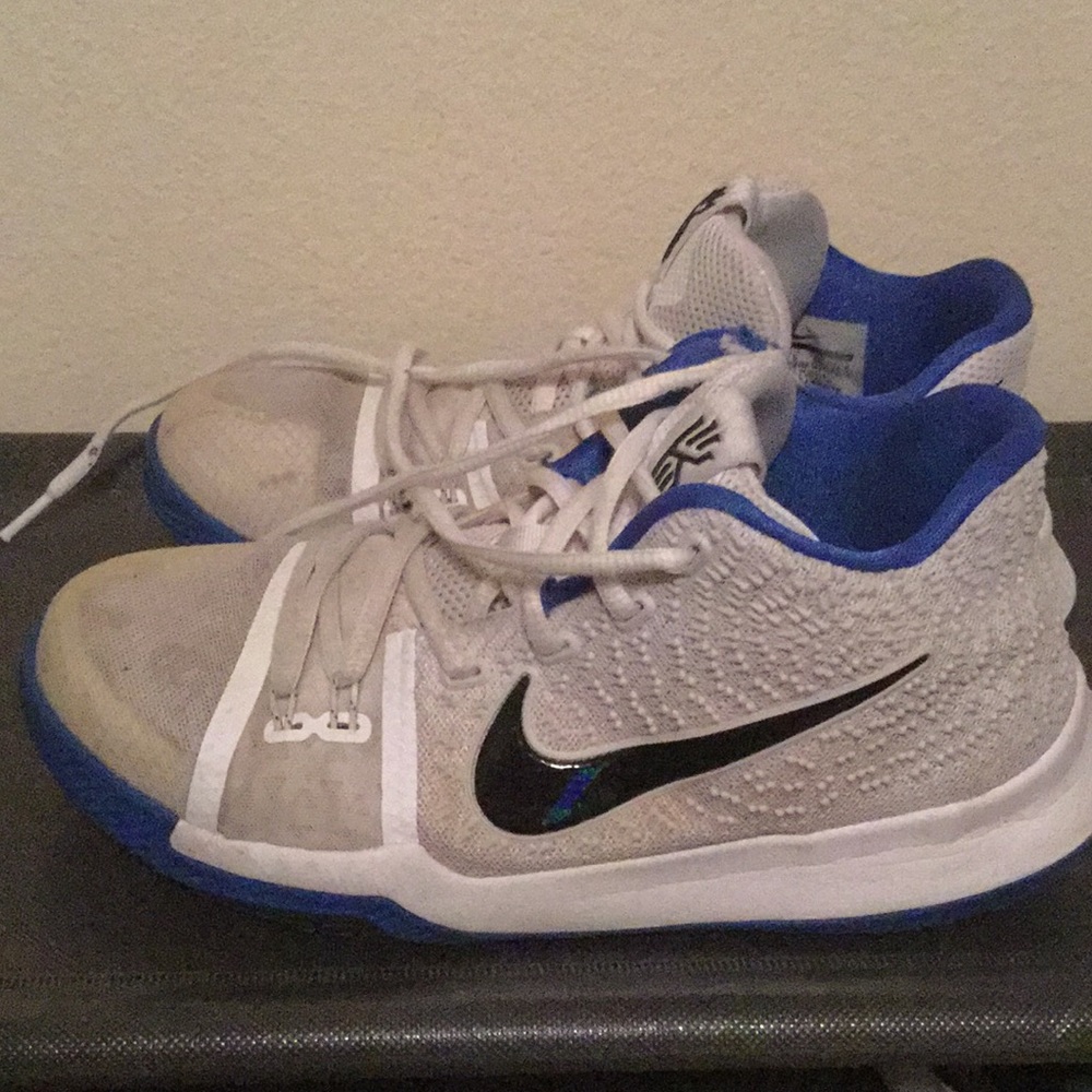 Kyrie Irving Boy’s Basketball Shoes